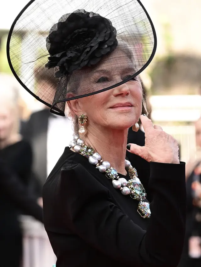 Helen Mirren Dijagokan Jadi James Bond
