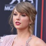 Taylor Swift Sukses Pertahankan The Fate of Ophelia