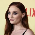 Sophie Turner Dikabarkan Berkencan dengan Chris Martin